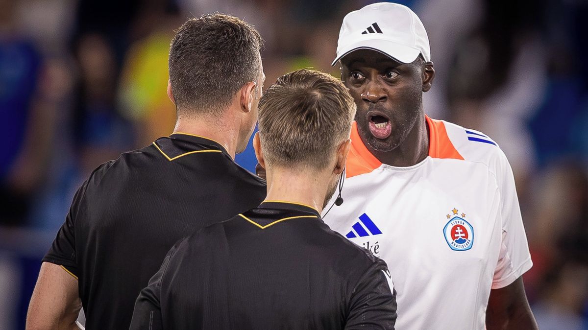 Na Slovensku cupují rozhodčího, v bitvě o Ligu mistrů prý Slovan mocně poškodil