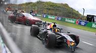 FORMULE ONLINE: Děsivá nehoda v prvním kole způsobila přerušení závodu. Verstappen opouštěl trosky vozu