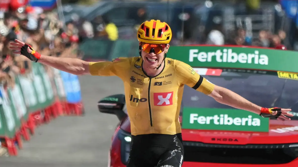 Dvojnásobný úspěch norských cyklistů na Vueltě v den, kdy zemřel jejich král