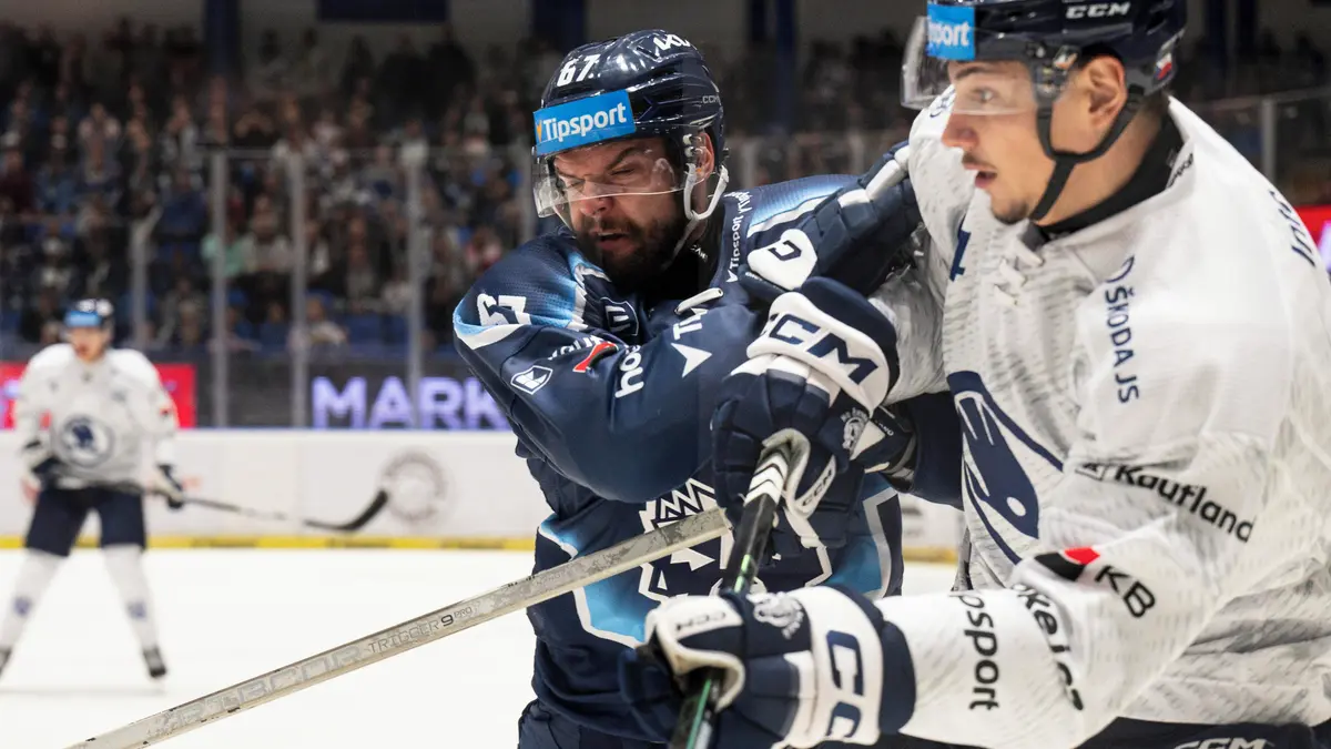 HOKEJ ONLINE: Kladno dramatizuje závěr! Pardubice uspěly v Boleslavi, slaví také Sparta! Třinec v derby nadělil debakl