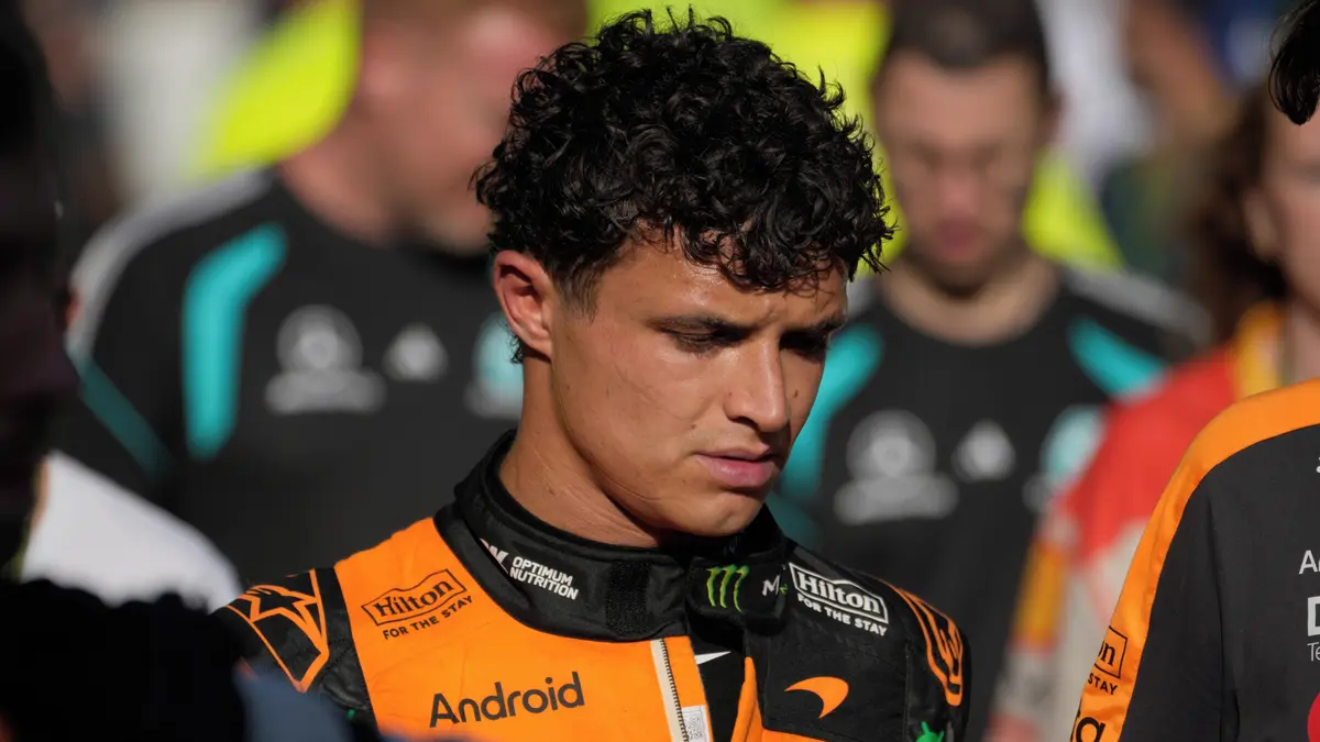 Úřadujícího mistra světa vyřadila chyba soupeře. Někteří piloti by ve formuli 1 vůbec neměli být, zlobil se Norris