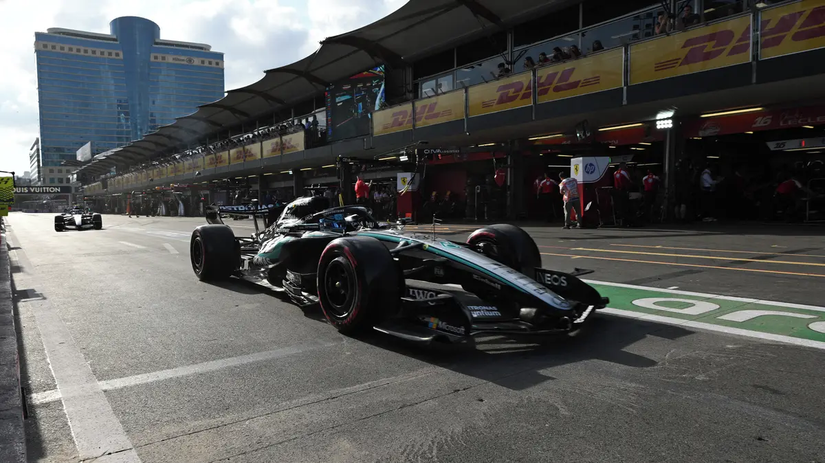 Rána pro lídra šampionátu, Antonelli boural v kvalifikaci. Z pole position v Baku vyjede Russell