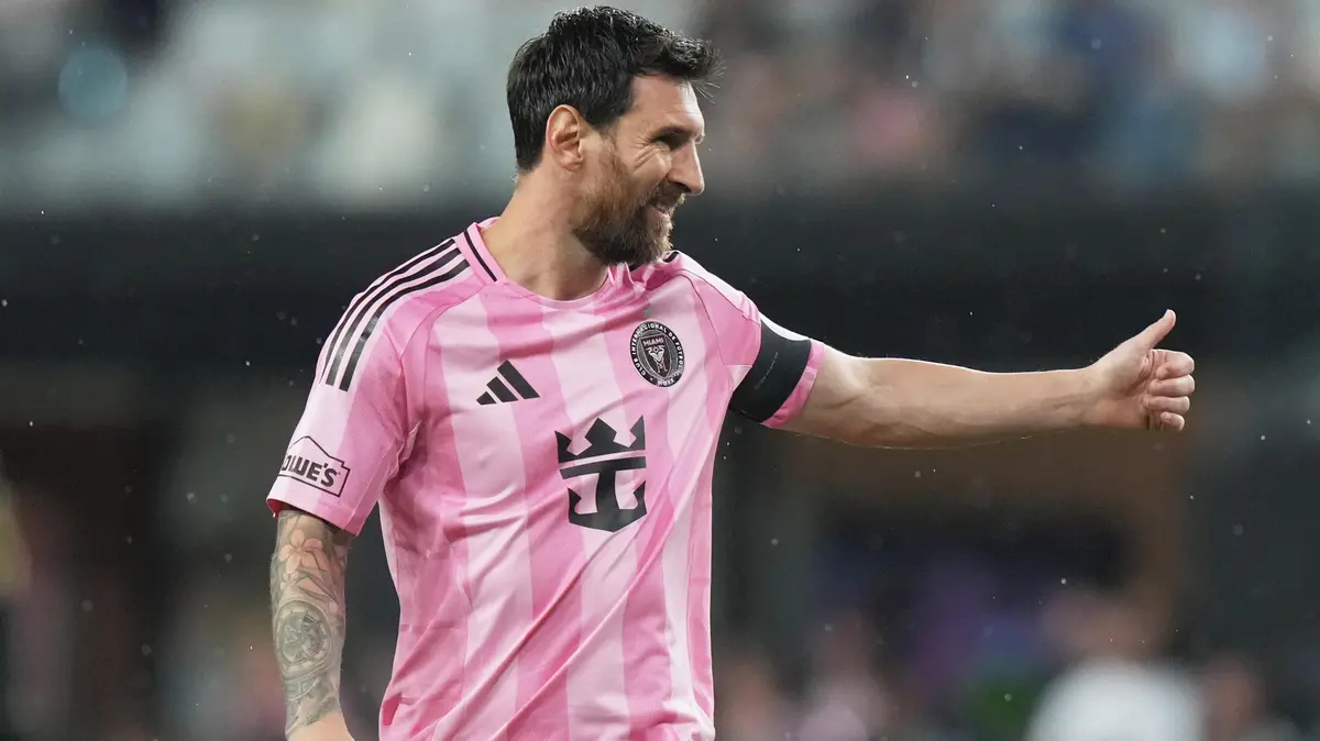 Messi se vrací do nominace na Zlatý míč