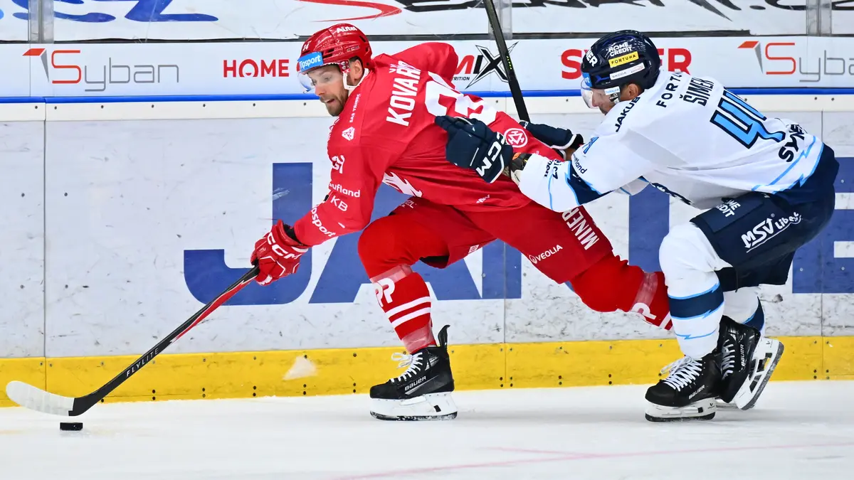 HOKEJ ONLINE: Třinec udeřil. Motor bleskově srovnává. Kladno prohrává. Šlágrem kola bitva Komety s Dynamem