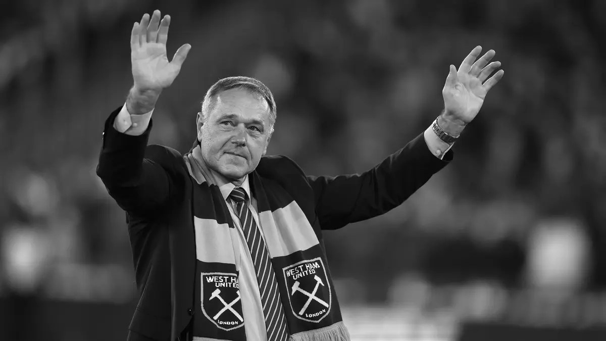Dojemná slova od syna, Mikloška oplakává West Ham i šéf českého fotbalu 