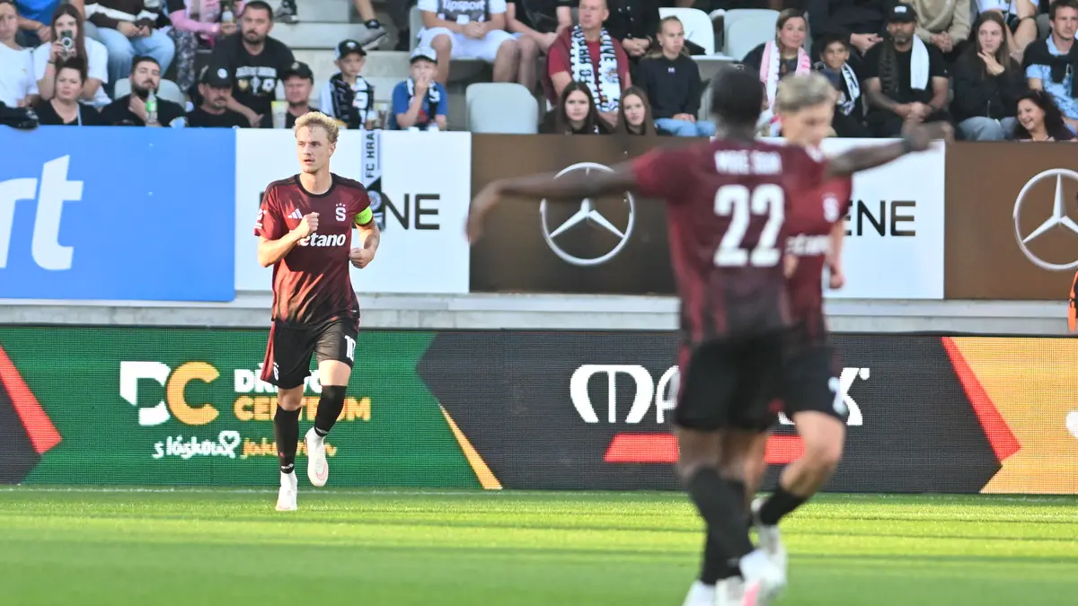 FOTBAL ONLINE: Sparta ve druhé půli usiluje o vyrovnání, Hradec zpevňuje defenzivu. Liberec se po derby topí v euforii