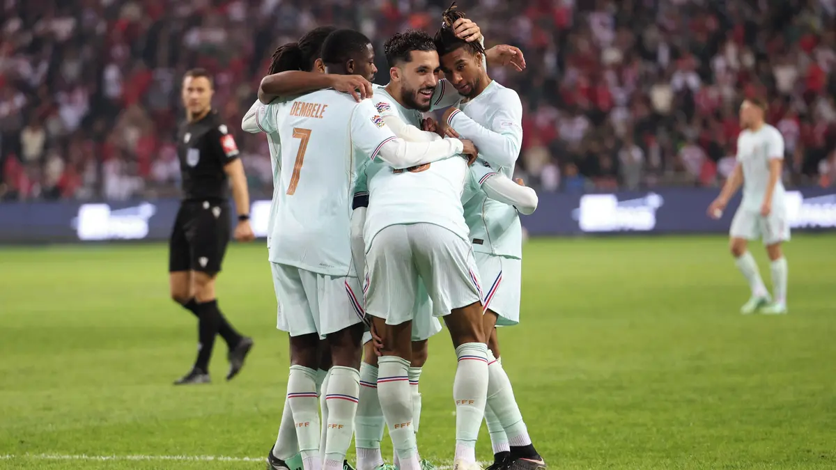 Zidane zvládl premiéru na lavičce Francie. Mbappé se zranil