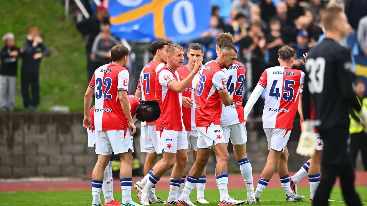 FOTBAL ONLINE: Slavia přidává ve Varnsdorfu druhý gól, vedou i Zbrojovka nebo Hradec