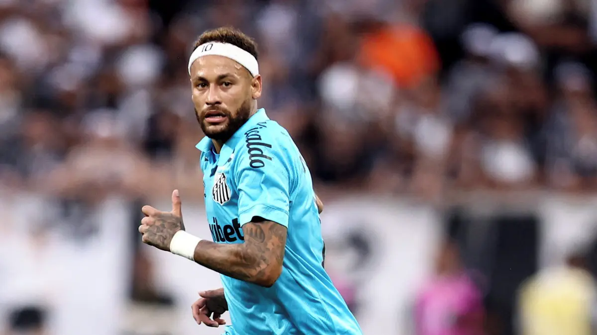 Neymar splnil osmiletému klukovi sen. Vzápětí ale dítě ze stadionu musela eskortovat policie