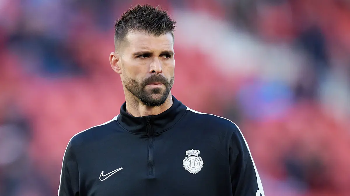 Brankář Mallorky leží v nemocnici. Spadla na něj výzdoba v jídelně