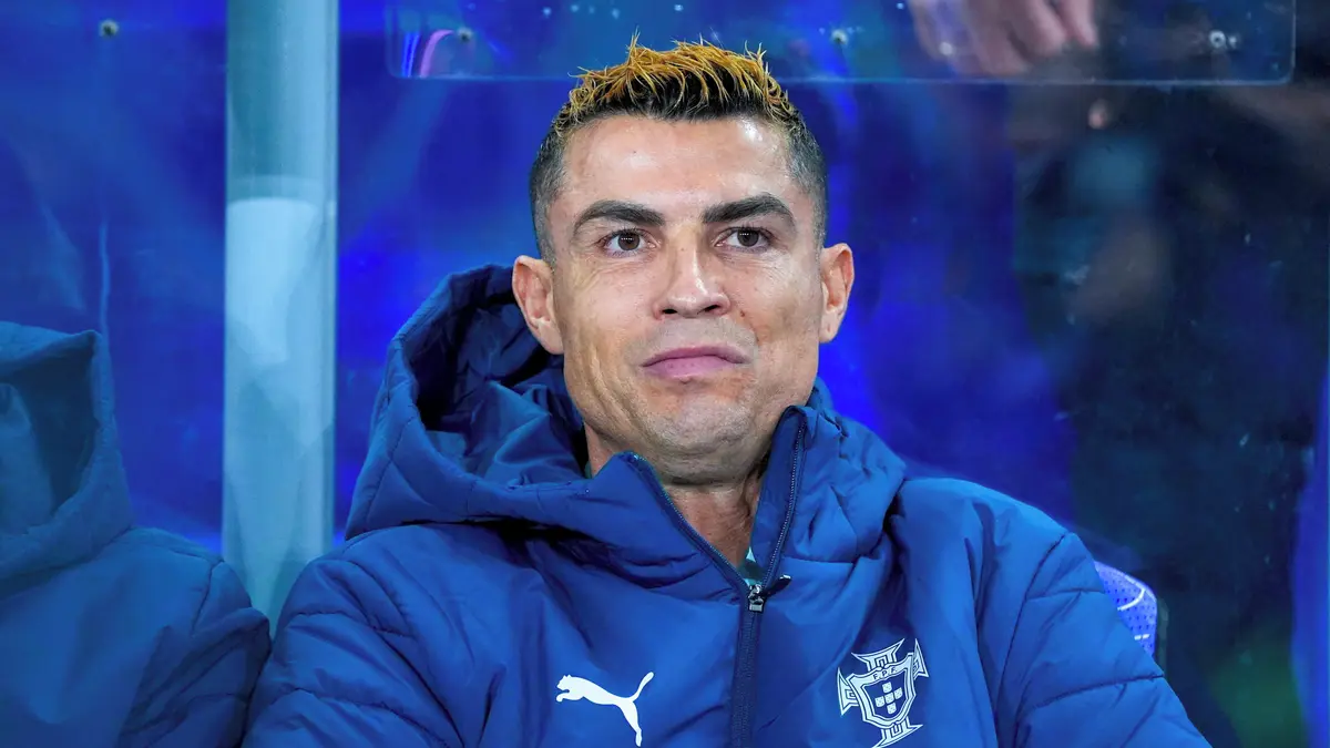 Neobvyklý pohled, žádné zdravení. Ronaldo se ocitl v situaci, jakou nepoznal skoro dvacet let