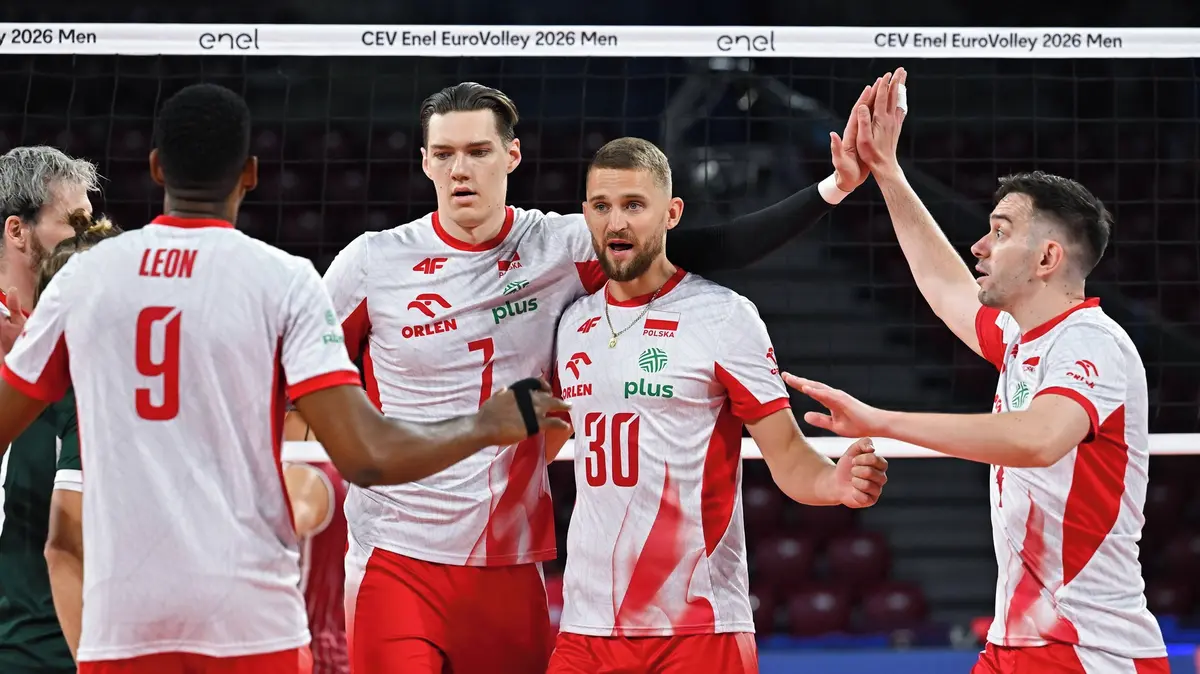 Polští volejbalisté nedali šanci Lotyšům a míří za obhajobou evropského zlata