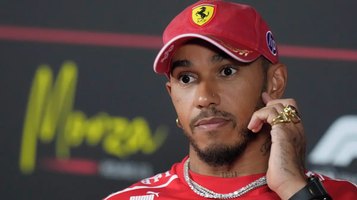 Hamilton volá po zavedení interních pravidel pro souboje s týmovým kolegou