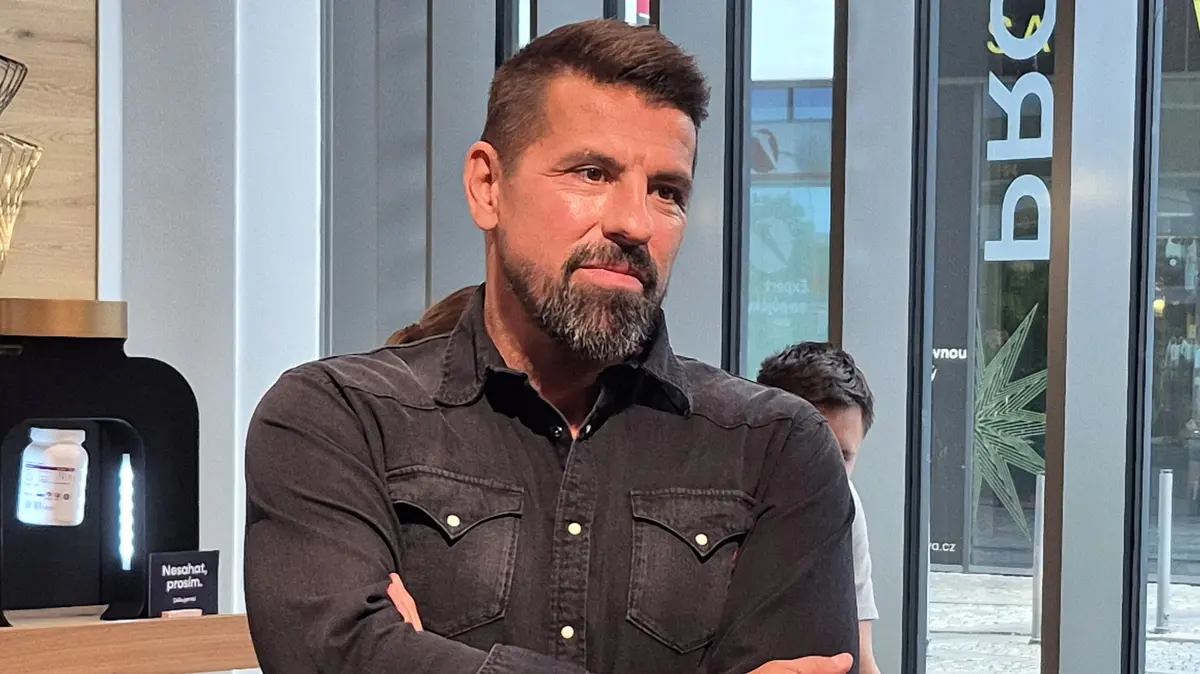 Baroš se bude loučit ve velkém. S fanoušky, kariérou i s Mikloškem