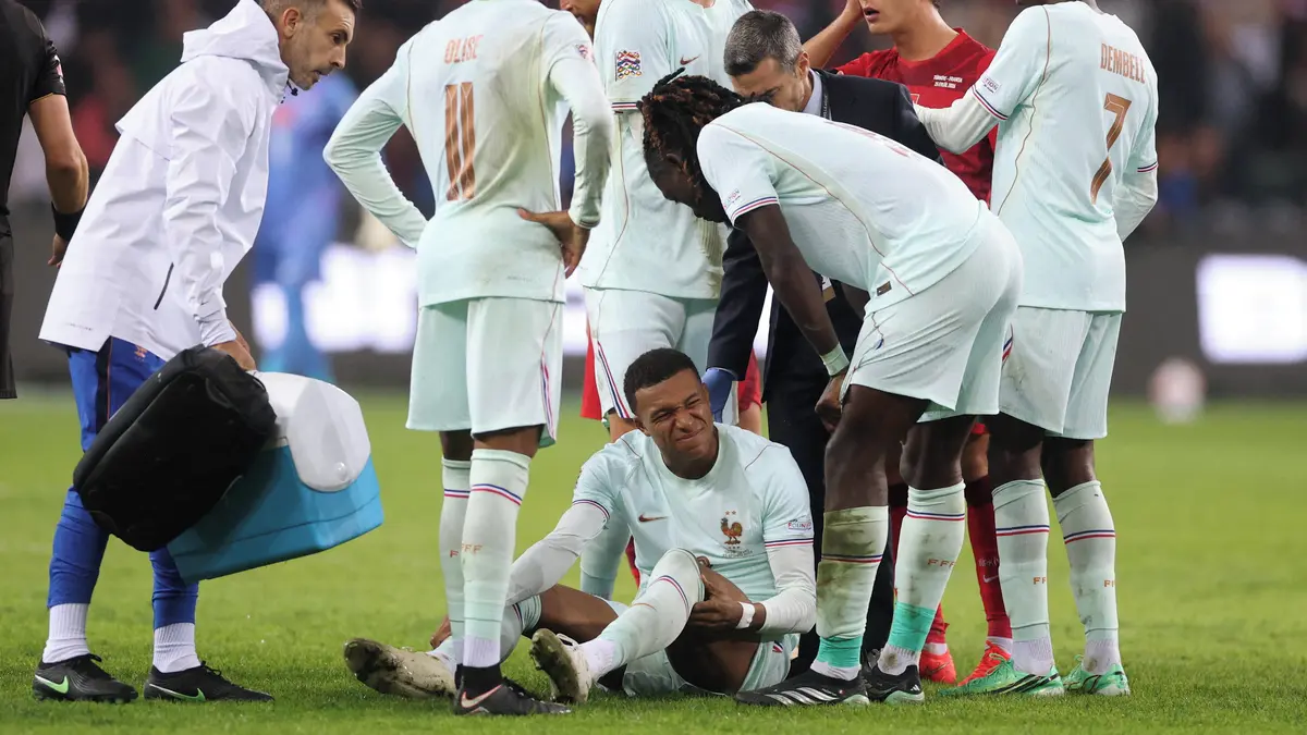 Tvrdá rána pro Francii. Superhvězda Mbappé musí na marodku