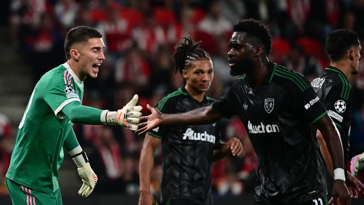 Fotbalisté Lensu po výhře nad Slavií ve francouzské lize ztratili s nováčkem
