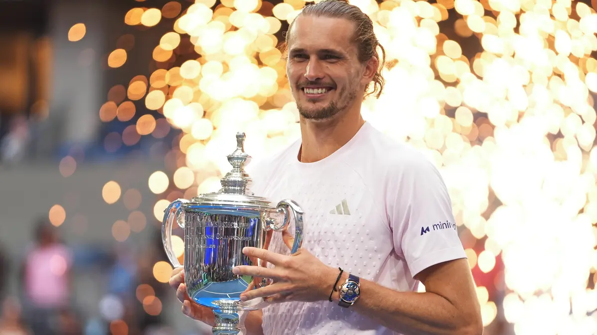 Bizarní chvíle. Šampionovi US Open nic nedocházelo. V emotivní řeči děkoval matce