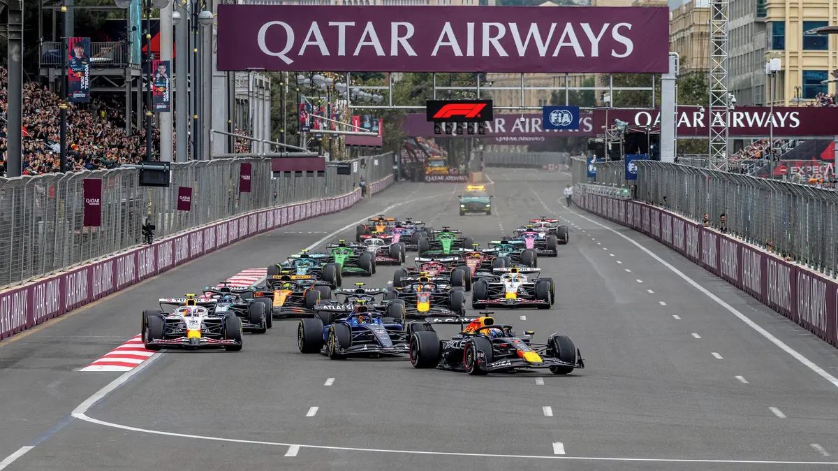 Závodní víkend formule 1 je o den posunutý. Velká cena Ázerbájdžánu se pojede už v sobotu