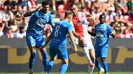FOTBAL ONLINE: Slavia bojuje se Zbrojovkou o čelo tabulky, oba kotle začínají nezvykle. Sigma vede