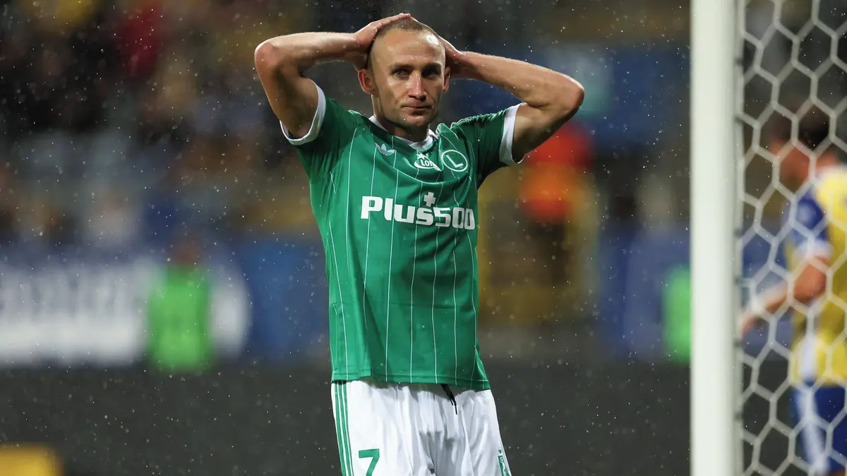 Soupeř českých fotbalistů je zase bez trenéra. Experti kritizují zazobaného majitele