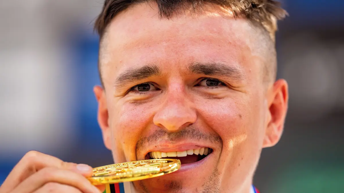 Slavný cyklista myslí na unikátní double. Ve prospěch mu hraje absence Pogačara