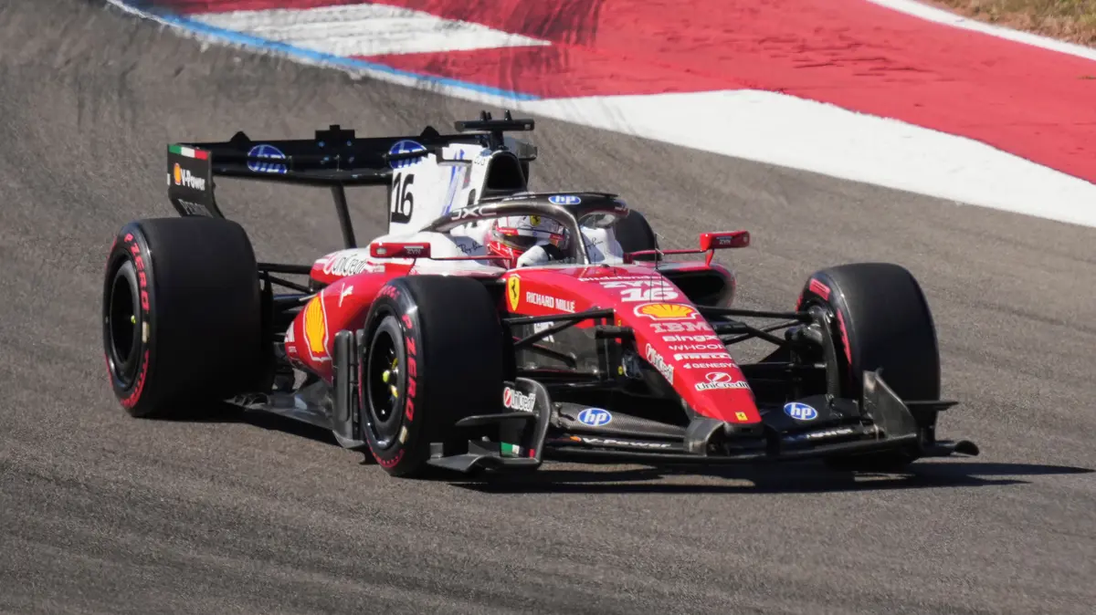 První trénink F1 v USA ovládl Leclerc. Antonelli byl až pátý