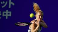 TENIS ONLINE: Siniaková v první sadě soupeřku přejela. Bouzková ovládla české derby o semifinále