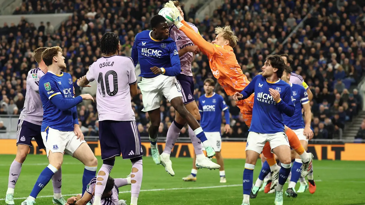 Fotbalisté Newcastlu s Horníčkem v brance vypadli z Ligového poháru s Evertonem