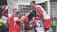 Slavia uštědřila soupeři potupný debakl. Opařená Zbrojovka padla, poslední Zlín urval bod