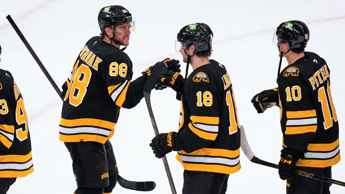 Pastrňák vedle krajana řádil. Kouč Bostonu trefil český jackpot