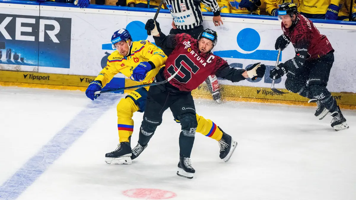 HOKEJ ONLINE: Videomomenty. Sparta dál ztrácí, Blümel neproměnil únik v oslabení