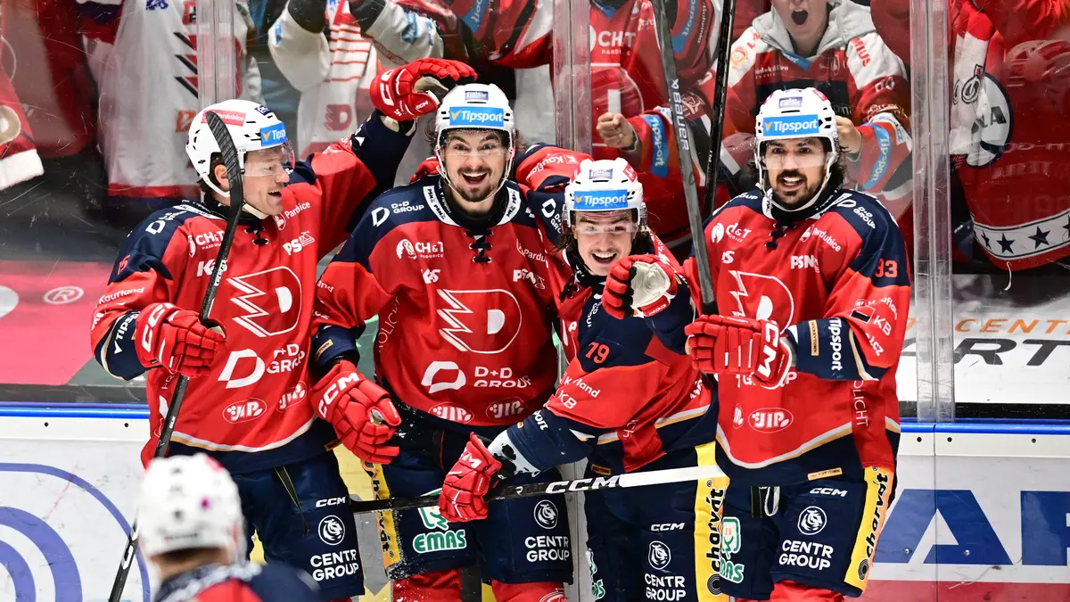 Pardubice ovládly šlágr a Třinec poprvé v sezoně prohrál. Sparta doma zabrala