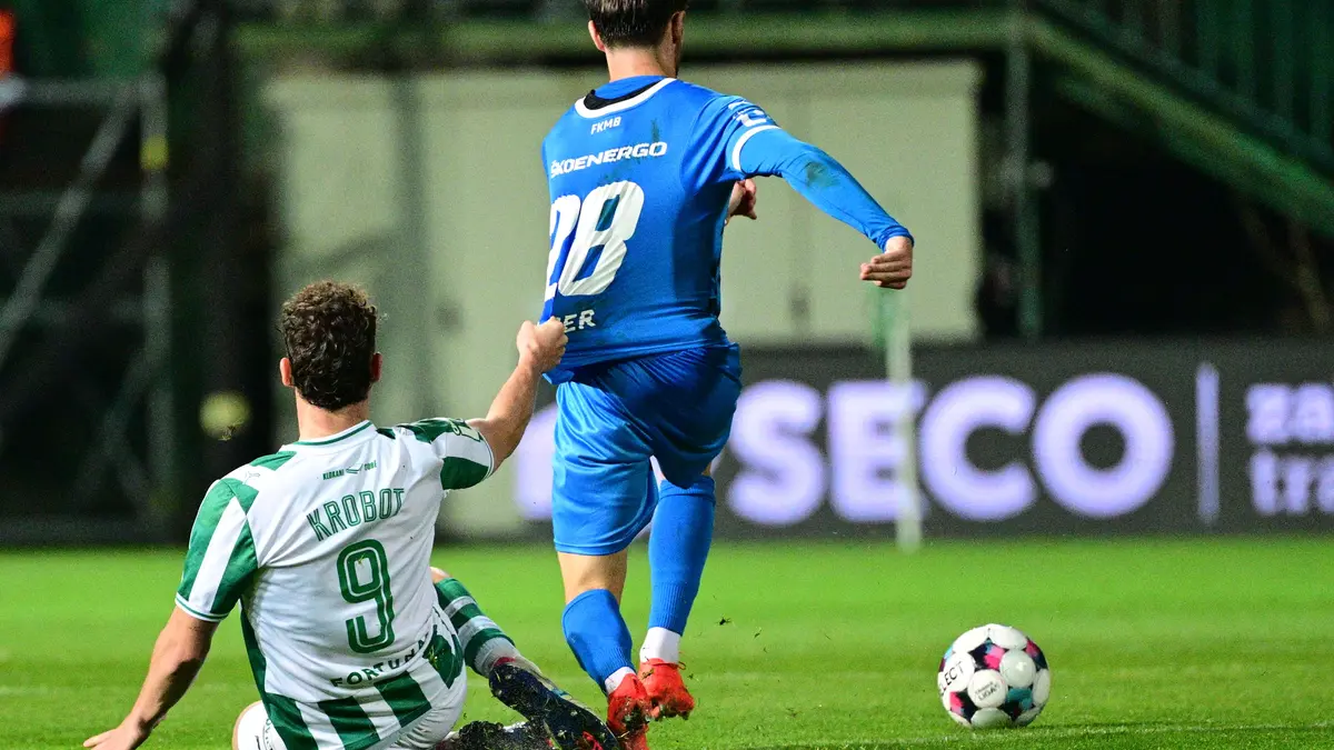 FOTBAL ONLINE: Emoce v Ďolíčku! Hráči se do sebe pustili, sudí tasil karty
