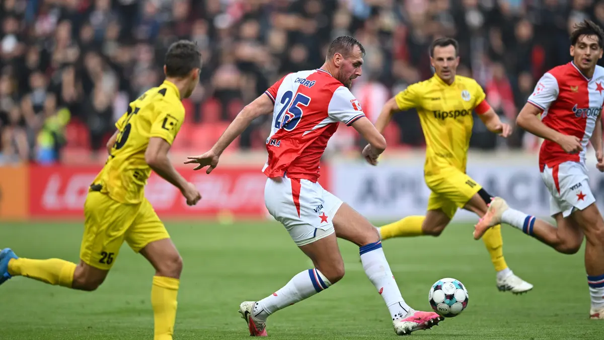 FOTBAL ONLINE: Slavia se nemůže prokousat hradeckou obranou. Pardubice zvýšily náskok, vede i Boleslav