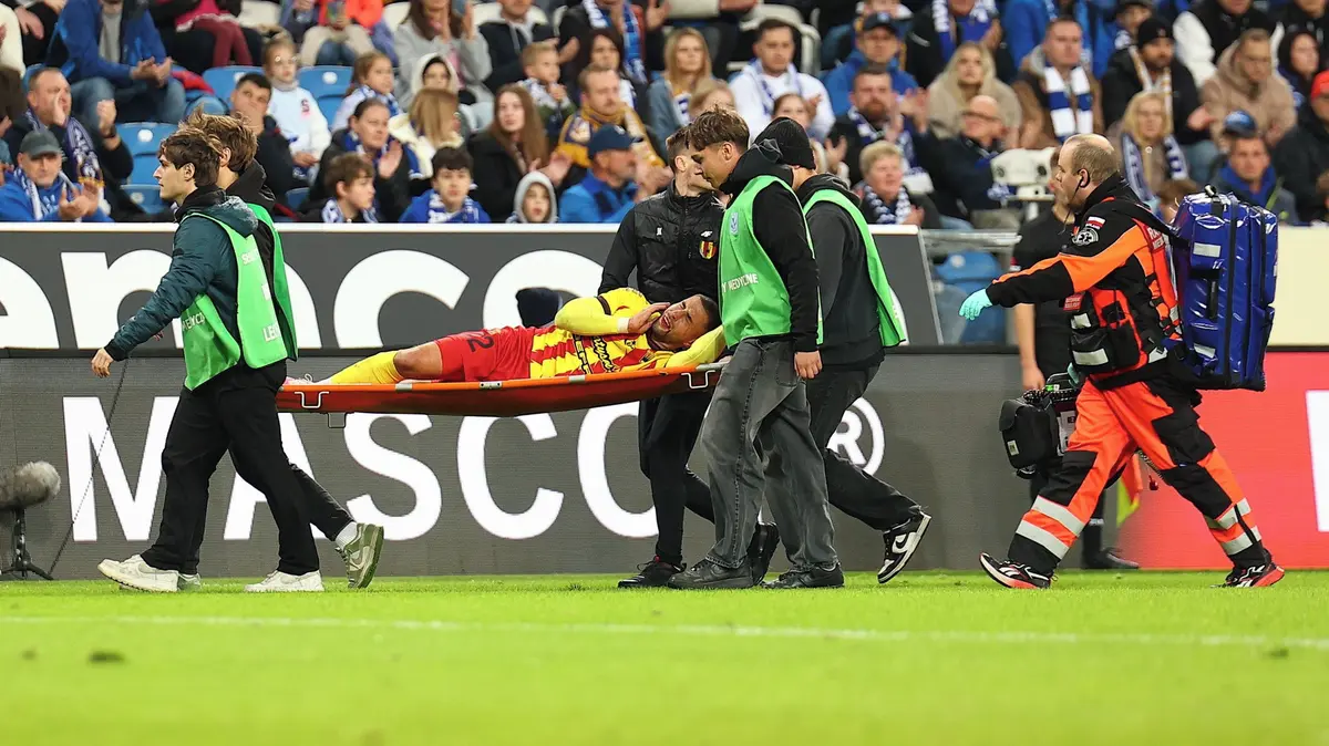 Lingr v bolestech. Po srážce se soupeřem má zlomenou čelist a čeká ho dlouhá pauza