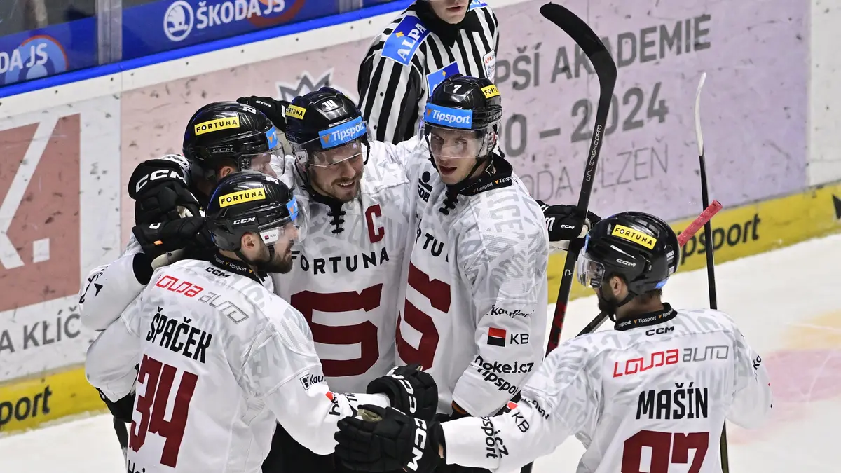HOKEJ ONLINE: Sparta otevírá skóre! Motor udeřil, bojuje i Kometa