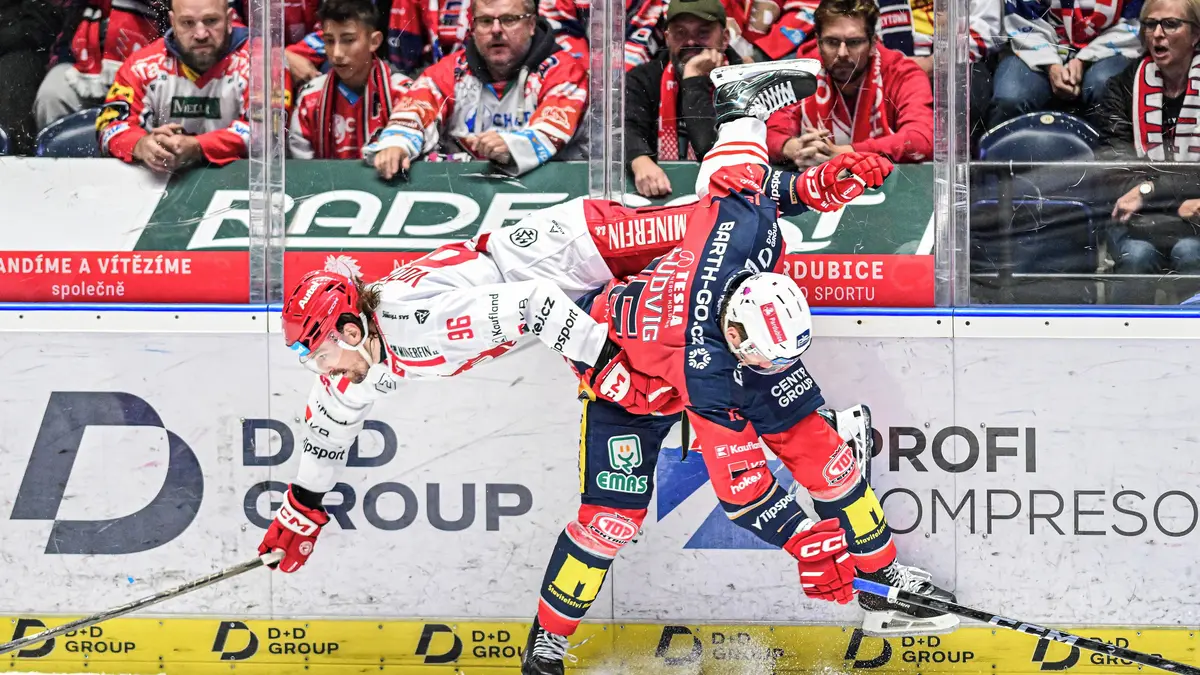 HOKEJ ONLINE: Radost v Pardubicích dlouho nevydržela, Třinec v oslabení srovnal. Sparta doma zabrala