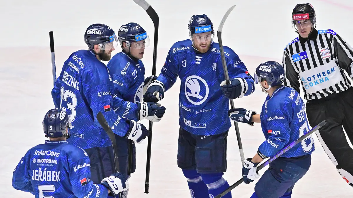 HOKEJ ONLINE: Plzeň opanovala šílenou přestřelku po nájezdech! Třinec ovládl šlágr na Spartě, Pardubice bleskově reagují