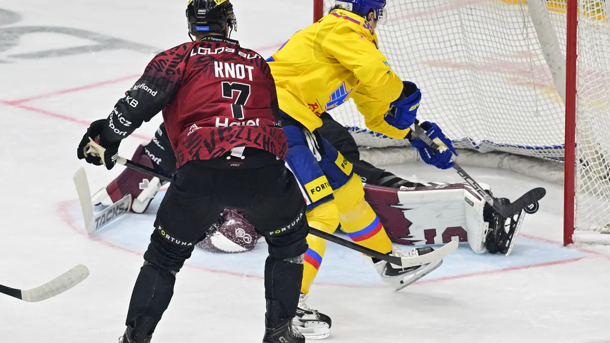 HOKEJ ONLINE: Videomomenty. Sparta dál ztrácí, Blümel neproměnil únik v oslabení
