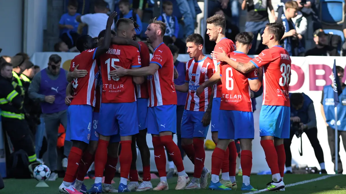 FOTBAL ONLINE: Zbrojovka přidává další branku! Sparta se může přiblížit Slavii