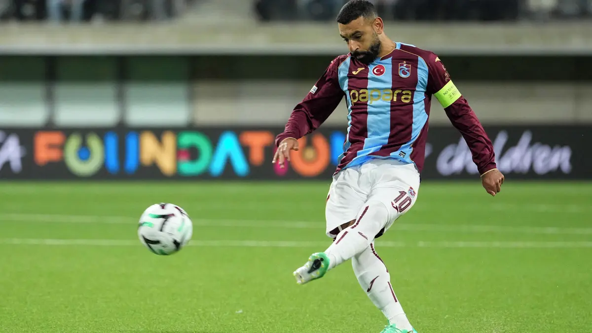 Salah pomohl Trabzonsporu ve svém prvním zápase v Konferenční lize gólem a asistencí k vítězství
