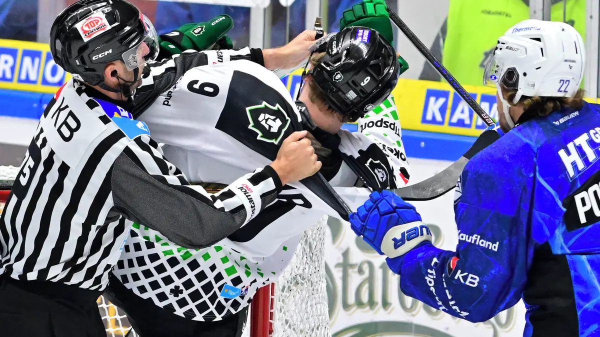 HOKEJ ONLINE: Kometa vydolovala prodloužení, pokračuje se i na Kladně. Náskok Pardubic se tenčí, Třinec má rekord