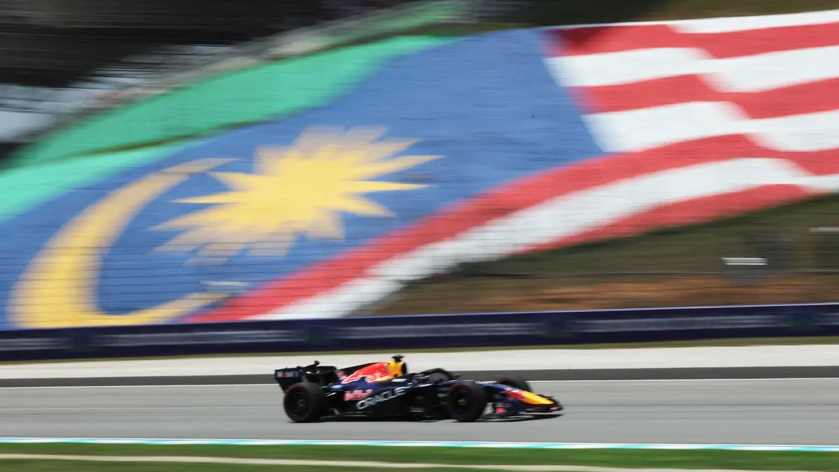 Verstappen byl nejrychlejší v prvním tréninku F1 v Sepangu před Russellem