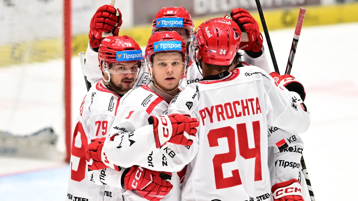 HOKEJ ONLINE: Pardubice si ve šlágru oddychly, třinecký gól neplatí. Sparta přejela Vítkovice
