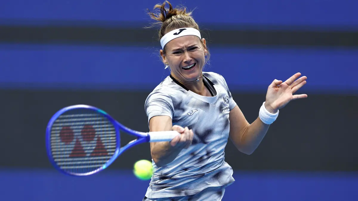 Marie Bouzkova loses three-hour match to Qinwen Zheng in Beijing