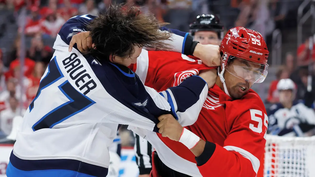 NHL uvítala novou mlátičku. Knokaut ostříleného rváče nikdo nečekal