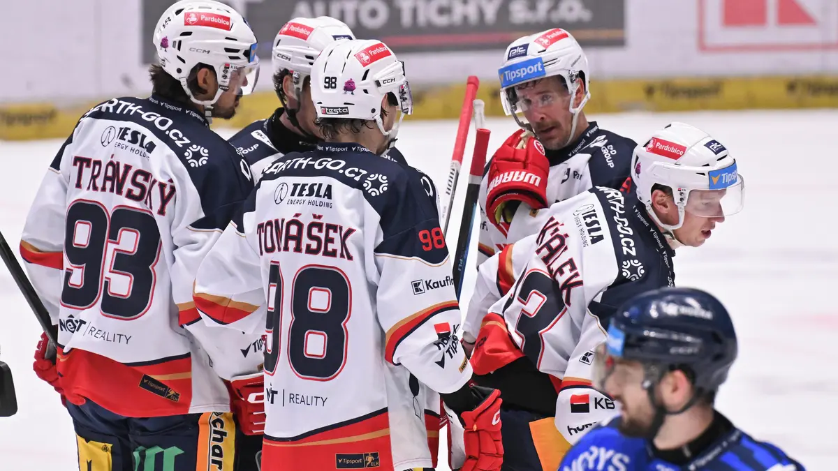 HOKEJ ONLINE: Pardubice už mají k dobru jen gól! Třinec prodlužuje rekordní jízdu, Kladno znovu ztratilo vedení
