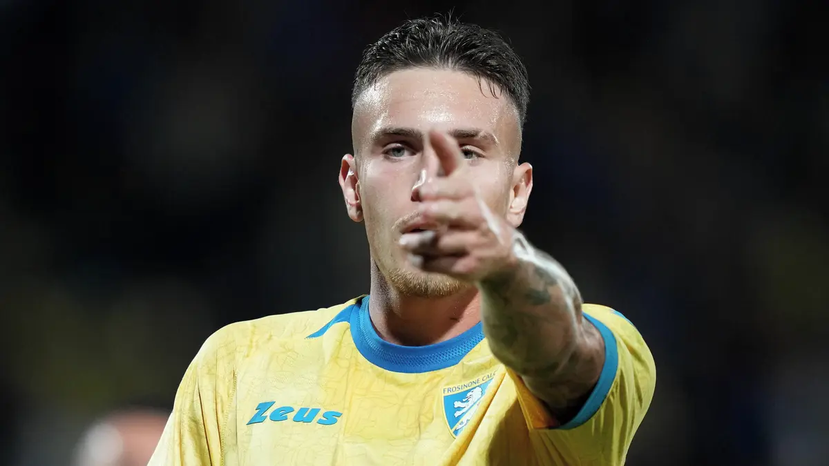 Fotbalisté Frosinone díky hattricku Raimonda poskočili na čtvrté místo