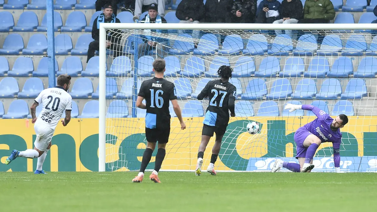 FOTBAL ONLINE: Slovácko vede v Liberci, domácí pálí šance