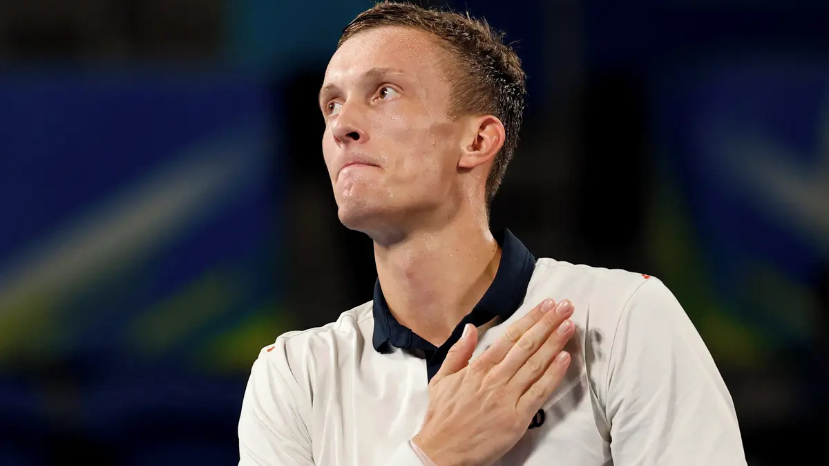TENIS ONLINE: Lehečka svádí parádní řežbu o titul. Dramatickou koncovku úvodní sady ale ovládl Alcaraz